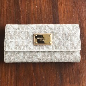Michael Kors Leather Cream Wallet- Never used!